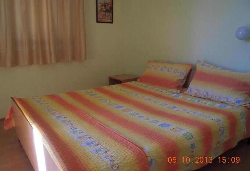 اتاق استاندارد سه تخته با بالکن, Lile Pestani Accommodation