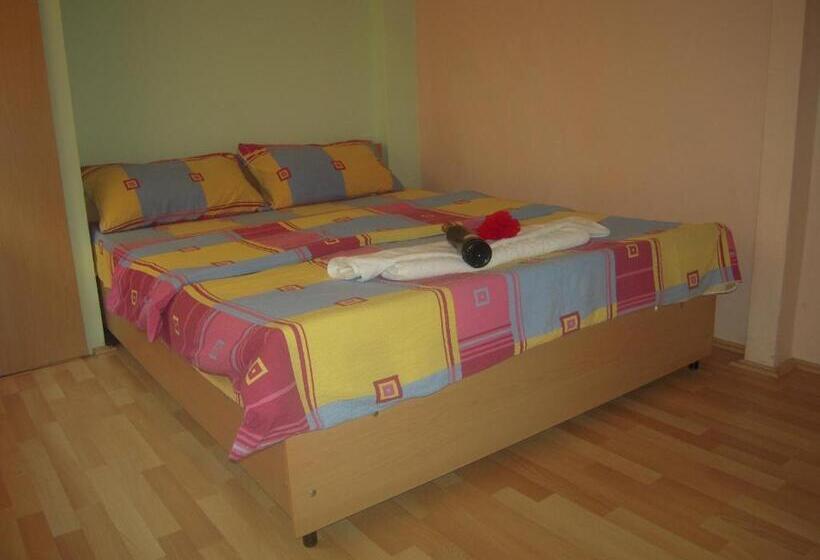 سوئیت با بالکن, Lile Pestani Accommodation