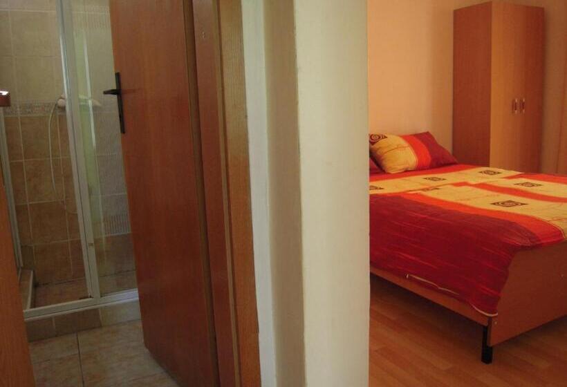 سوئیت جونیور با چشم‌انداز باغ, Lile Pestani Accommodation