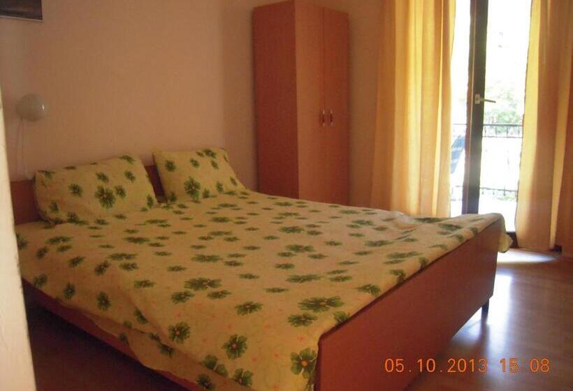 سوئیت جونیور با چشم‌انداز باغ, Lile Pestani Accommodation