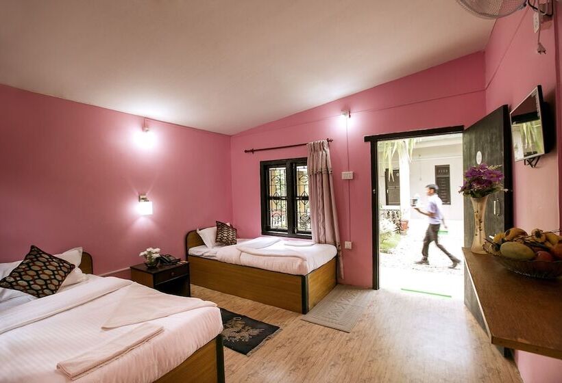 Standard Room, Sauraha Nana