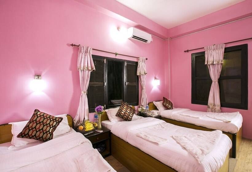 Standard Triple Room, Sauraha Nana
