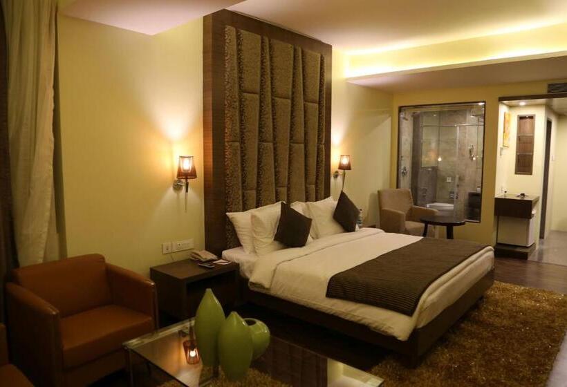 Номер Клуб, The Fern Residency Mundra