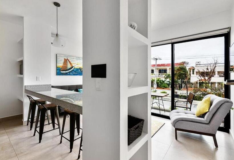 Apartament 1 Sypialnia Widok Basen, Vela S Condos Ocean Front