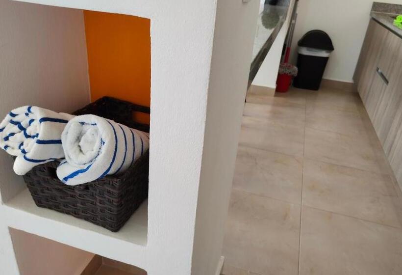Apartament 1 Sypialnia Widok Boczny Morze, Vela S Condos Ocean Front