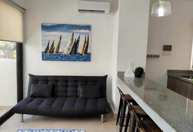 Apartament 1 Sypialnia Widok Boczny Morze, Vela S Condos Ocean Front