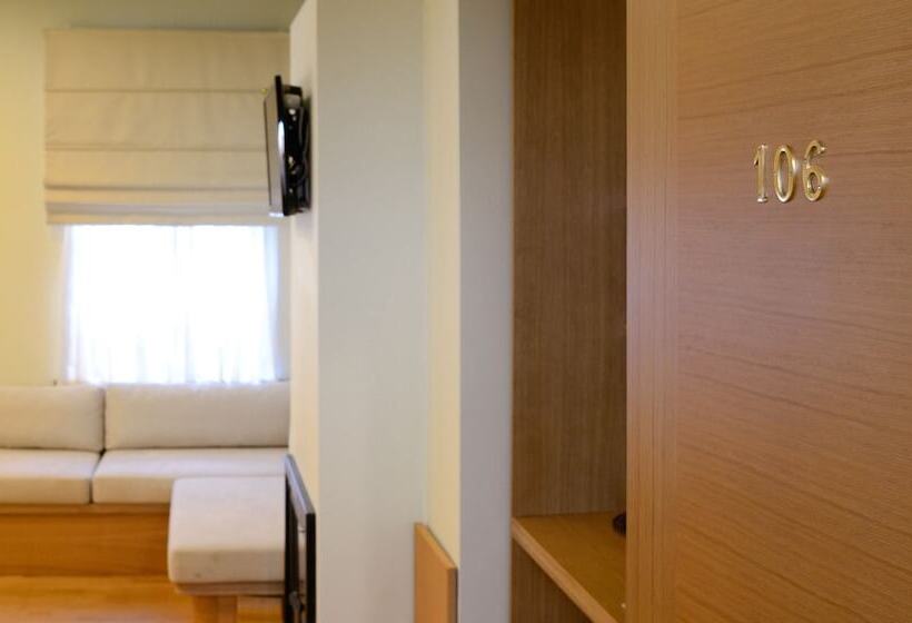 Люкс Повышенной Комфортности, Dilofo Hotel Luxury Suites