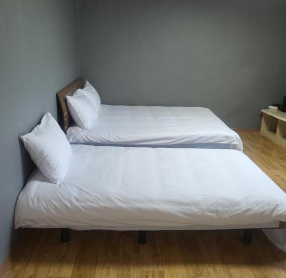 Номер Superior, Songwol Park