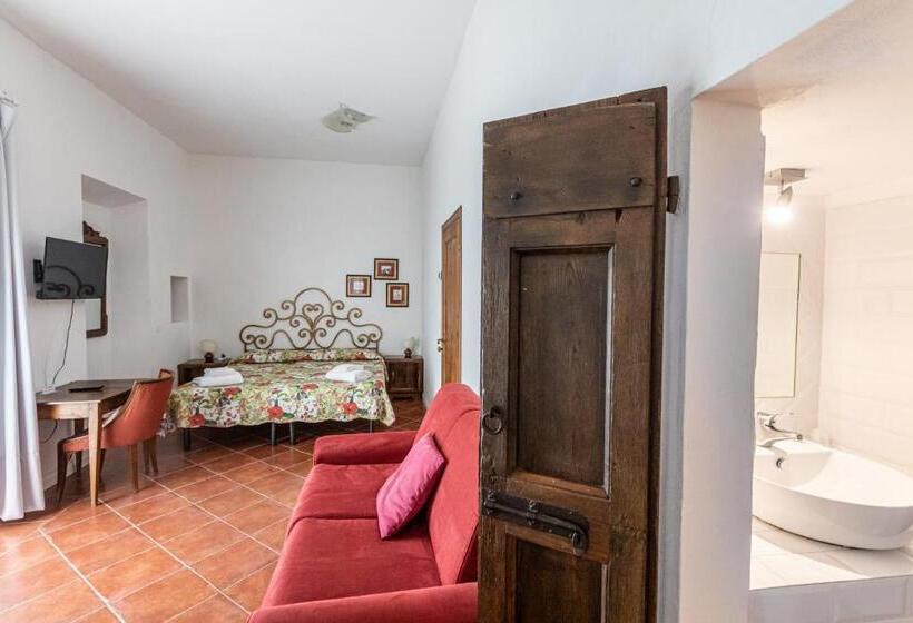 Трехместный Номер Стандарт Вид на Сад, La Locanda Di Adele  Il Giardinetto B&b