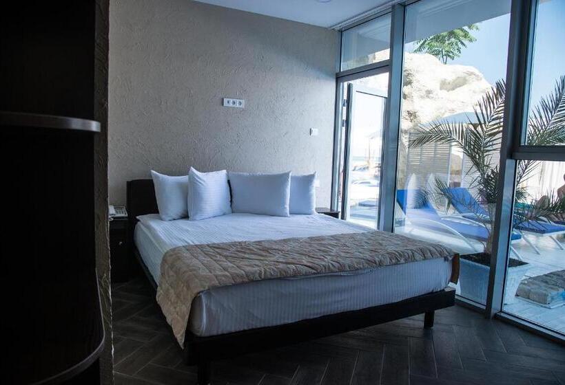 اتاق استاندارد با چشم‌انداز استخر, Boutique Hotel Portofino