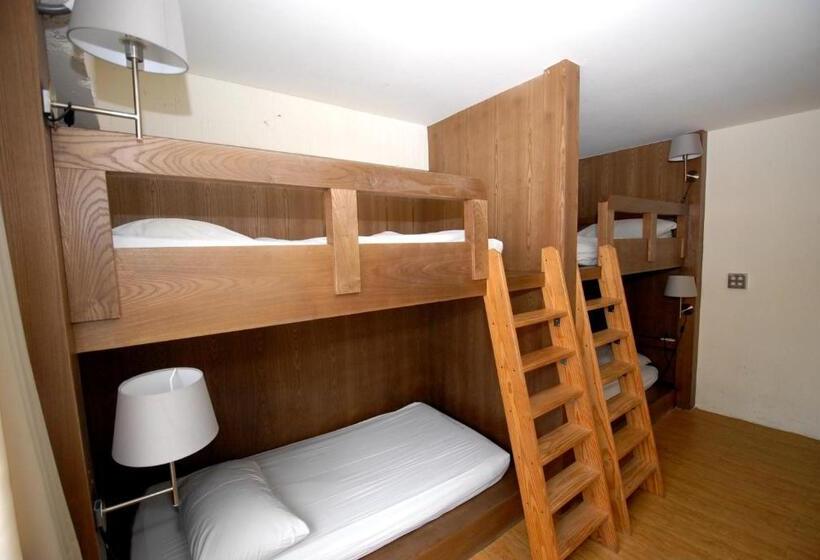 اتاق خانوادگی, Mr. Lobster’s Secret Den Design Hostel