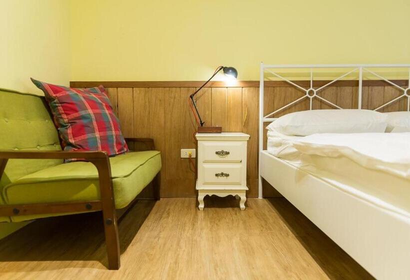 اتاق راحتی, Mr. Lobster’s Secret Den Design Hostel