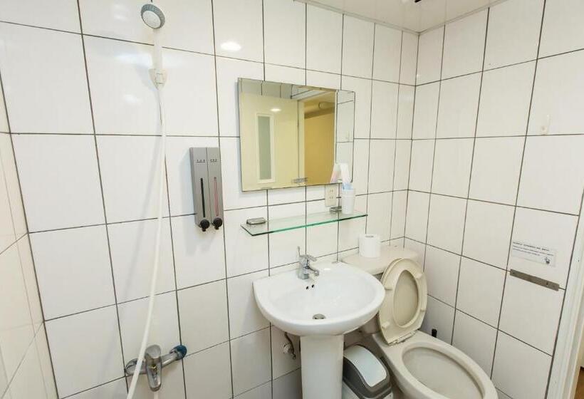 اتاق کلاسیک, Mr. Lobster’s Secret Den Design Hostel