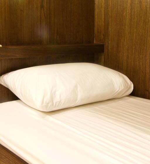 اتاق کلاسیک چهارنفره, Mr. Lobster’s Secret Den Design Hostel