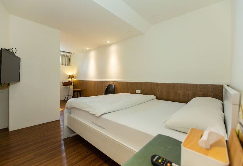 اتاق راحتی, Mr. Lobster’s Secret Den Design Hostel