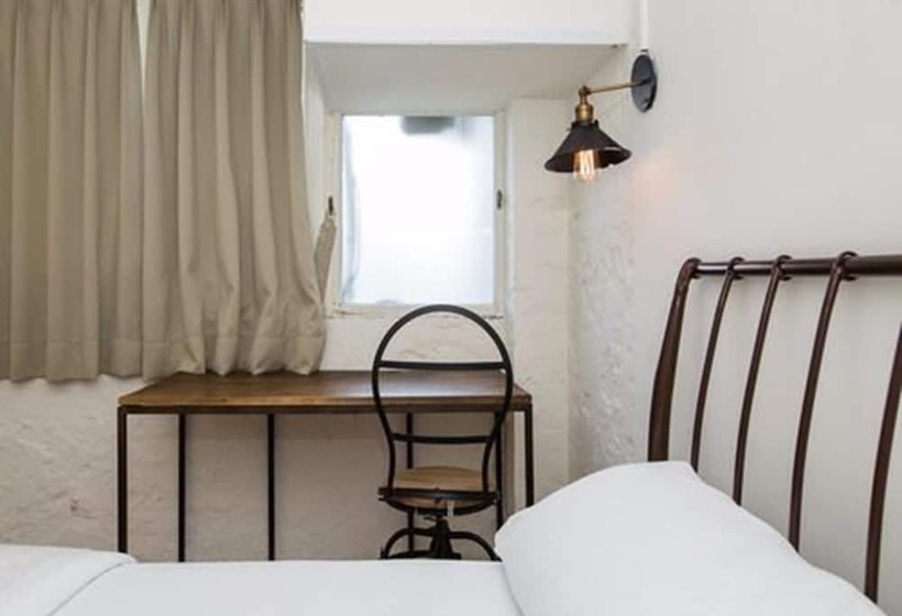 اتاق کلاسیک, Mr. Lobster’s Secret Den Design Hostel