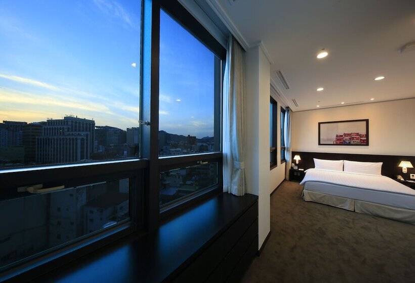 침실 4개 아파트, Orakai Insadong Suites