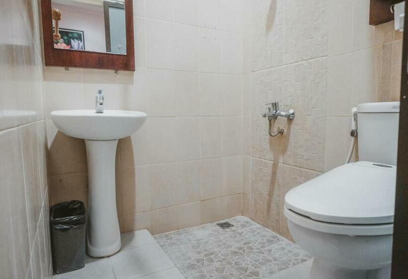 Семейный Номер, Reddoorz Near Galeria Mall 2