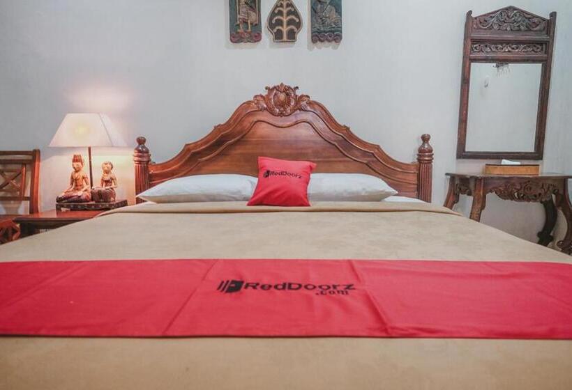 Номер Economy, Reddoorz Near Galeria Mall 2
