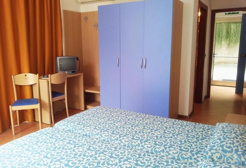 Номер Стандарт Трехместный, Surf Hotel Pier   Montagnoli Group