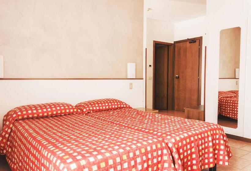 Номер Стандарт Трехместный, Surf Hotel Pier   Montagnoli Group