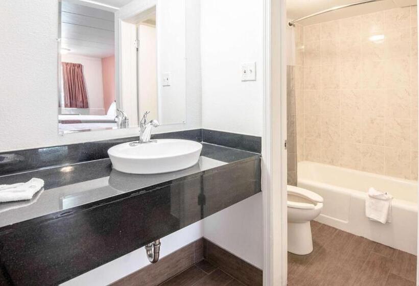 Номер Стандарт Адаптированный для Инвалидов, Motel 6 Glassboro, Nj   Rowan University