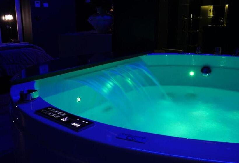 سوئیت با وان آب گرم, Angioino & Spa