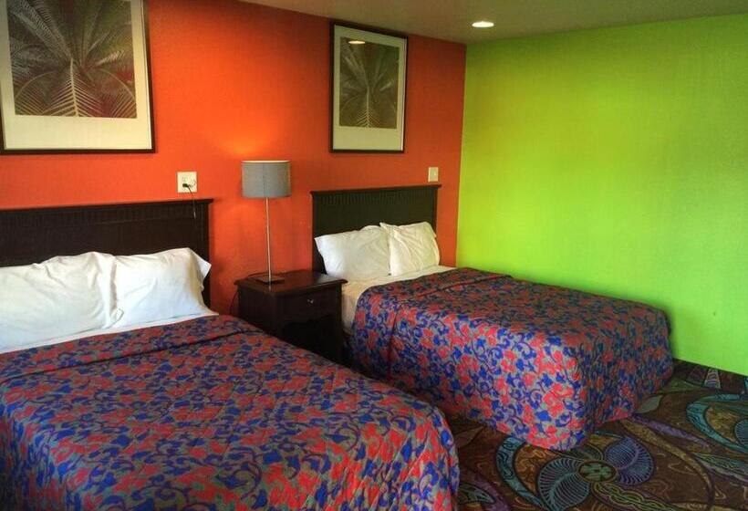 Номер Стандарт 2 Двуспальные Кровати, Long Beach Motel