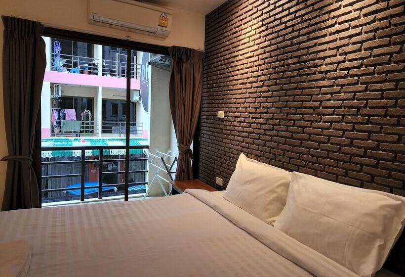 디럭스 룸, Dfeel House