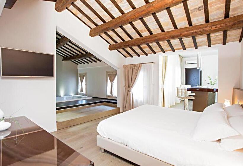 سوئیت با وان آب گرم, Borgoleoni 18  Room And Breakfast