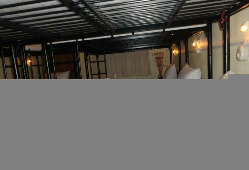 Кровать в Общей Комнате, Seventeen Hostel