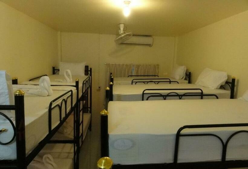 Кровать в Общей Комнате, Seventeen Hostel