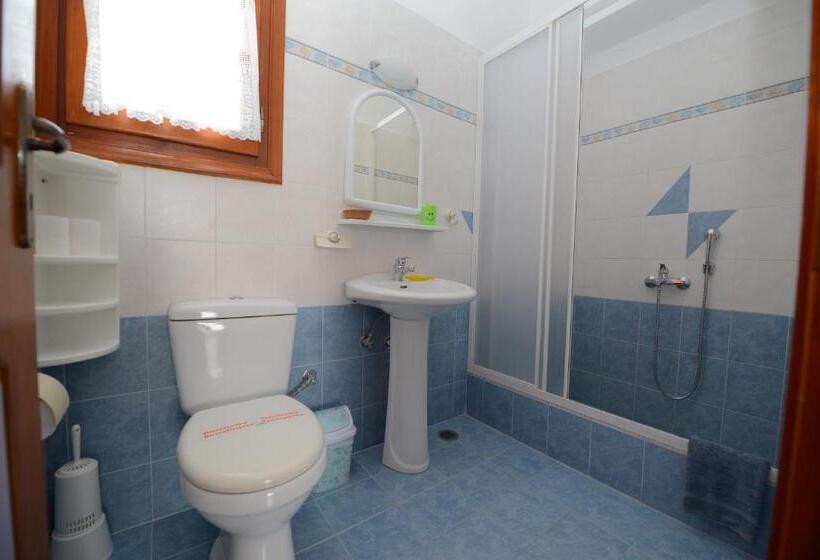 Family flat with sea view, Dora S Studios & Apartments
