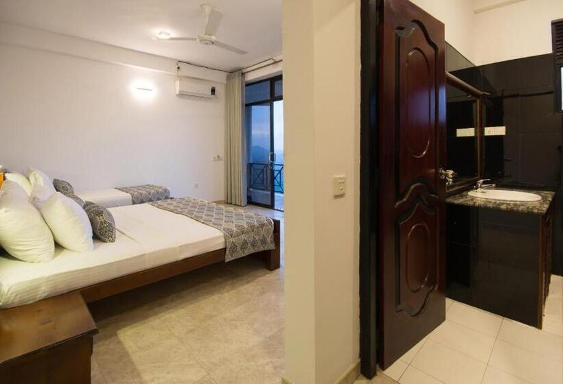 Deluxe Kolmen Hengen Huone, Ceyloni Panorama Resort