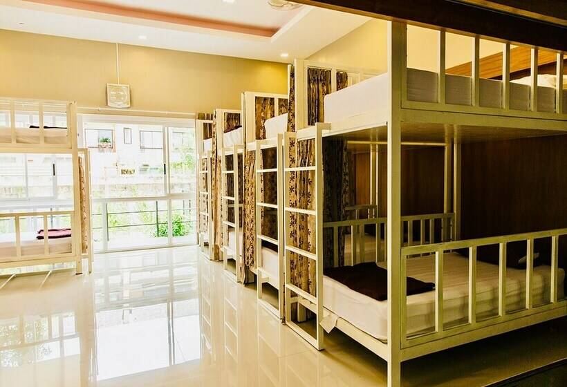 Кровать в Общей Комнате, Little Boat Hostel
