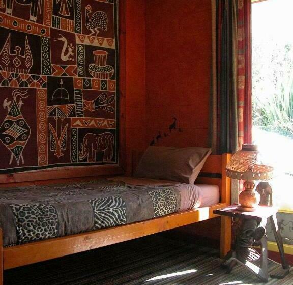 Трехместный Номер Стандарт Совместная Ванная, Global Village Travellers Lodge