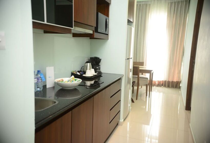 Люкс Повышенной Комфортности, Ocean Edge Suites & Hotel Colombo