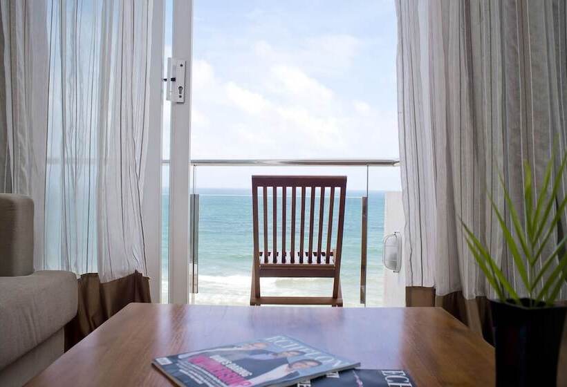 Люкс Вид на Море, Ocean Edge Suites & Hotel Colombo