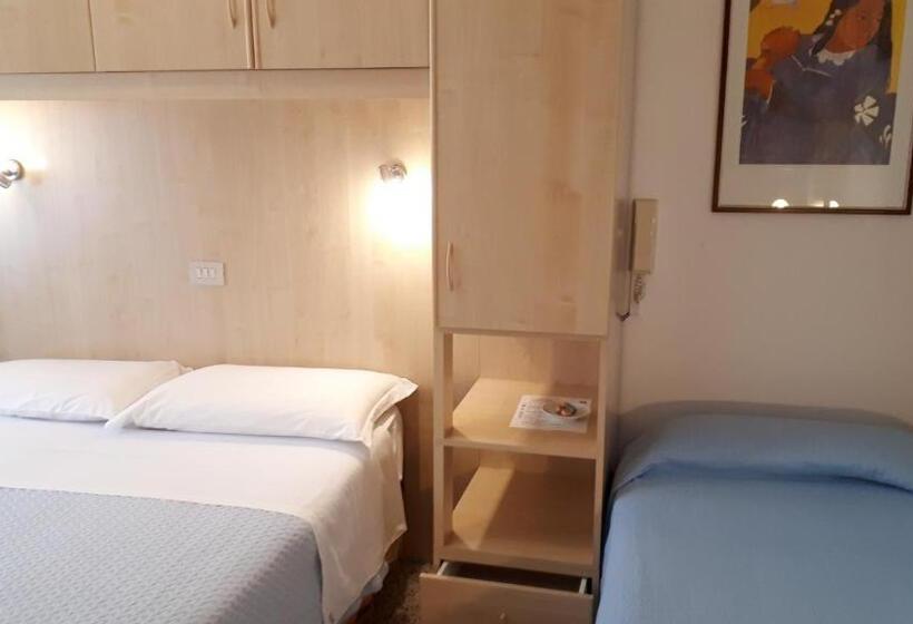4인용 스탠다드 룸, Villa Dina