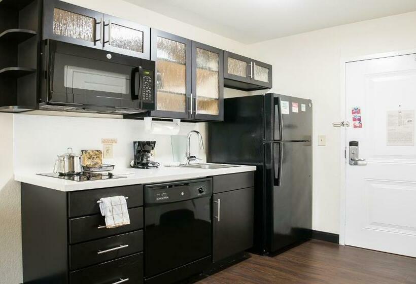 スタンダードスタジオ, Candlewood Suites Bay City, An Ihg