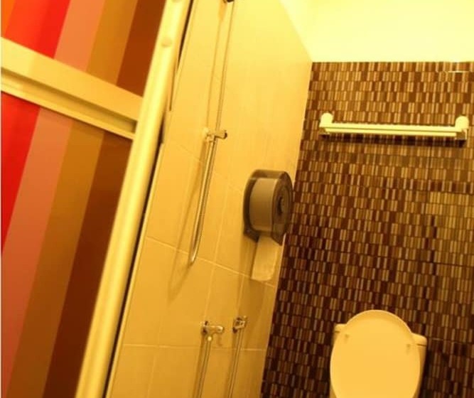 Кровать в Общей Комнате, Guest Inn Muntri