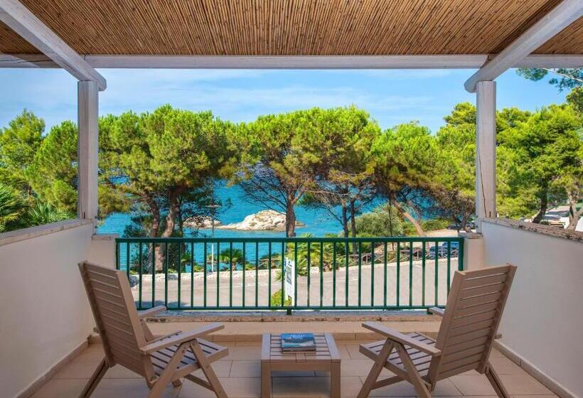 Deniz Manzaralı Delüks Üç Kişilik Oda, Gattarella Family Resort   Standard Half Board à Buffet