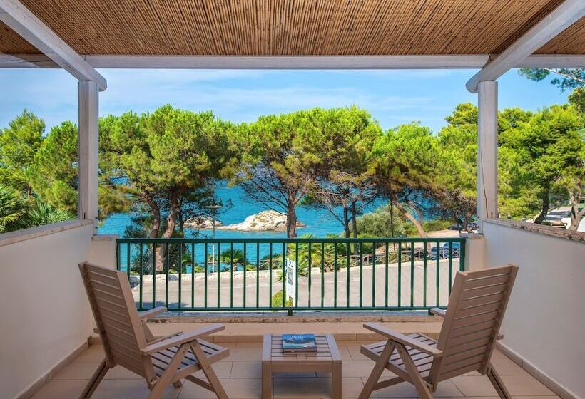 Deniz Manzaralı Delüks Üç Kişilik Oda, Gattarella Family Resort   Standard Half Board à Buffet