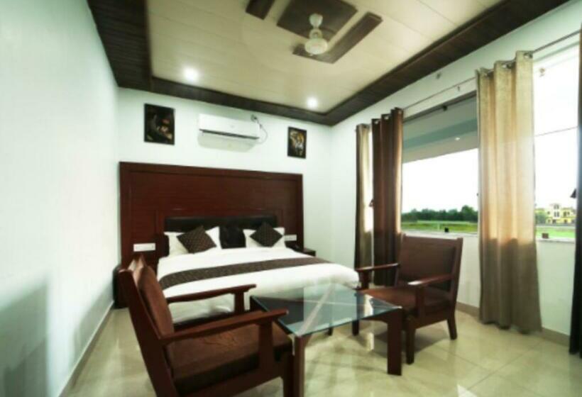 디럭스 룸, Kuyal Corbett Resort