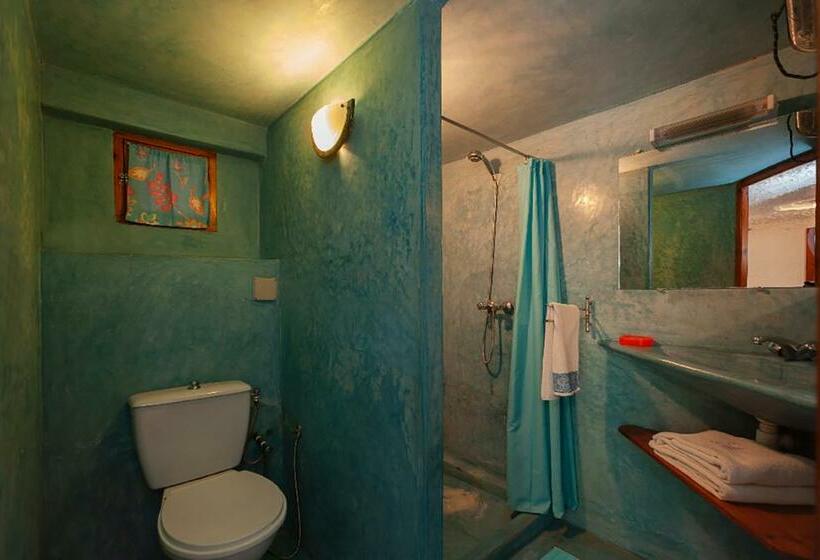 Номер Стандарт, Auberge Le Maquis