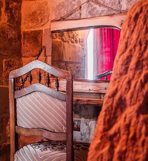 Полулюкс Вид на Сад, Junior Ottoman Cave