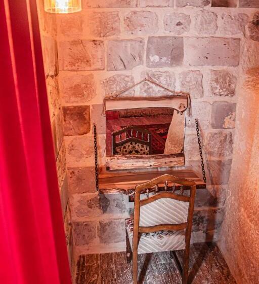 Полулюкс Вид на Сад, Junior Ottoman Cave