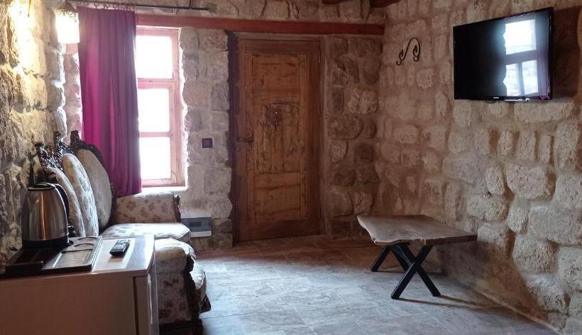 Полулюкс, Junior Ottoman Cave