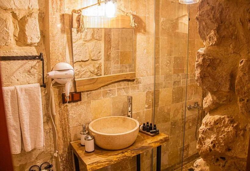 Полулюкс Вид на Сад, Junior Ottoman Cave