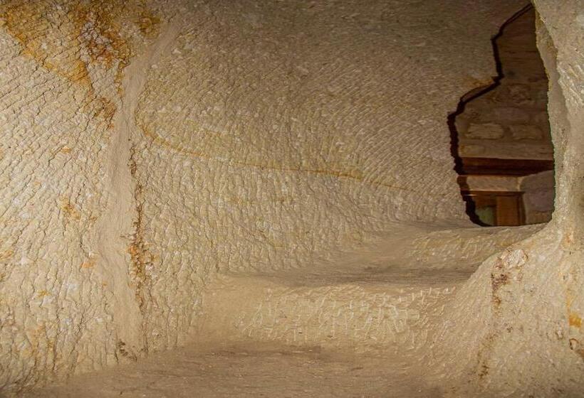 Номер Стандарт, Junior Ottoman Cave
